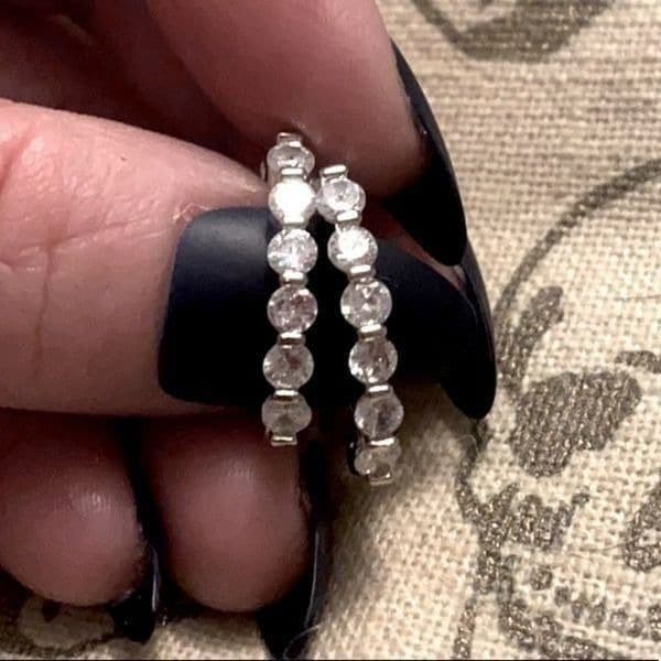 The Edie 925 Silver Hoop Earrings w White Sapphire - Thumbnail 7