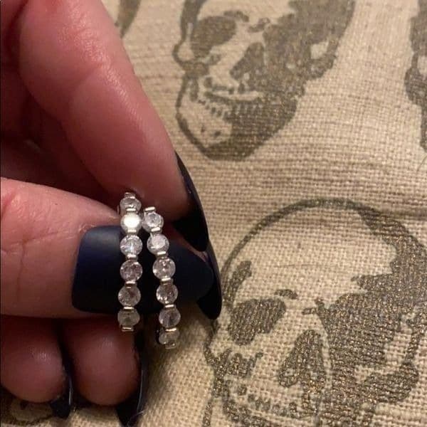 The Edie 925 Silver Hoop Earrings w White Sapphire - Thumbnail 10