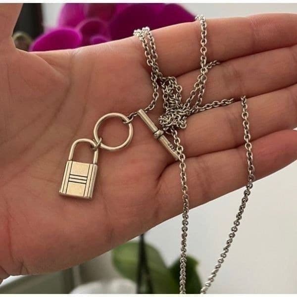 The Lock It Down Long silver necklace with lock and toggle closure - Thumbnail 6