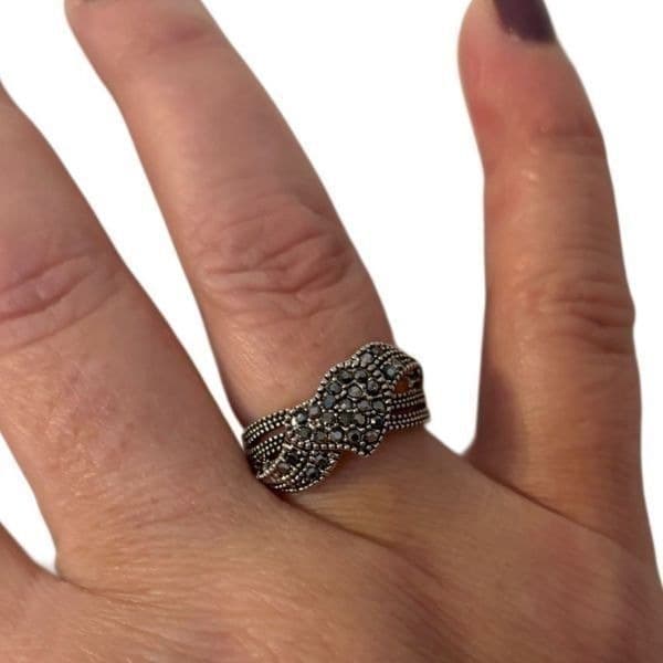 Floating Vintage heart ring in sterling silver sz 6 - Image 1