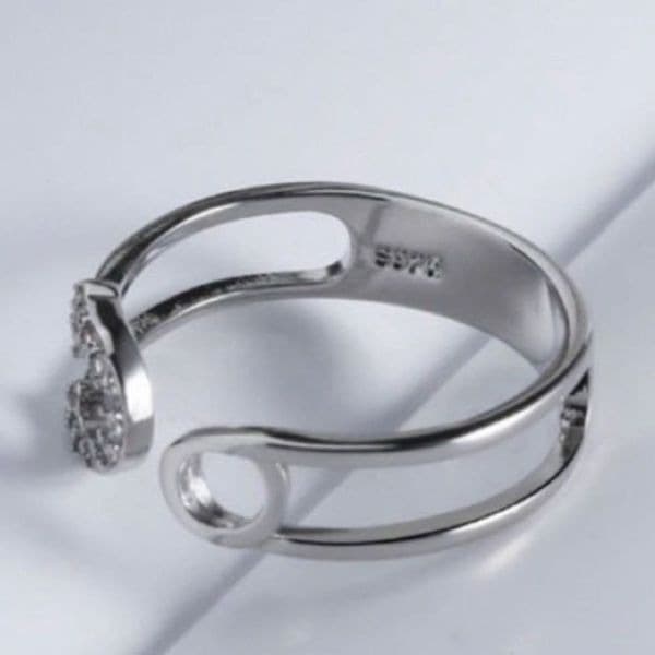 The Bling Safety Pin Ring luxury adjustable in 925 and cubic zirconia. - Thumbnail 6