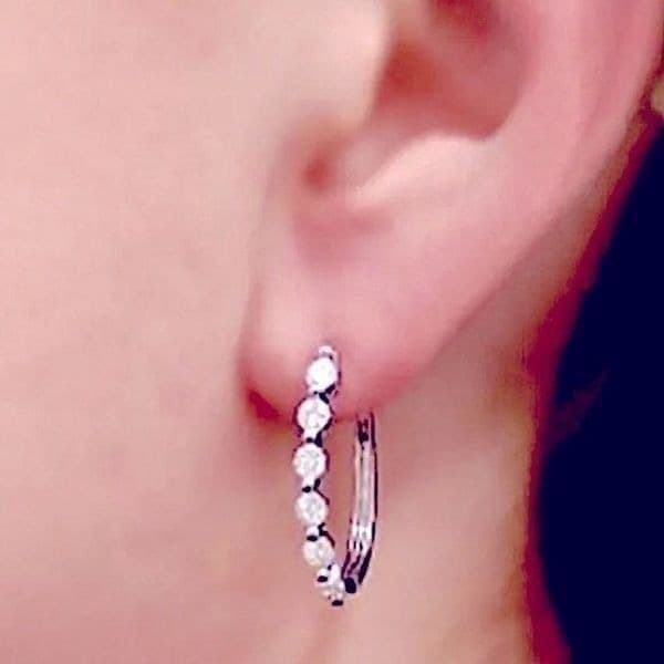 The Edie 925 Silver Hoop Earrings w White Sapphire - Image 1