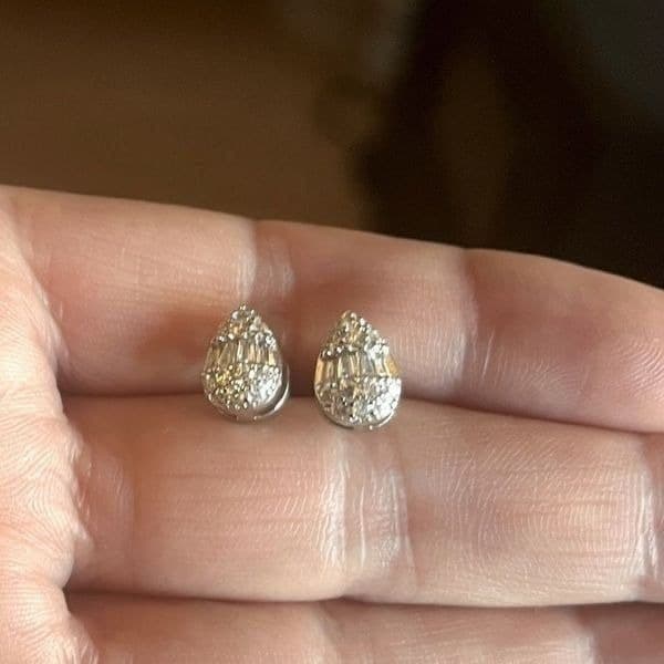 The Tiny Teardrop Stud earrings in 925 and brilliant cubic zirconia - Thumbnail 5