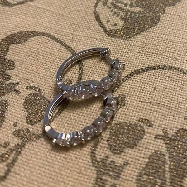 The Edie 925 Silver Hoop Earrings w White Sapphire - Thumbnail 11