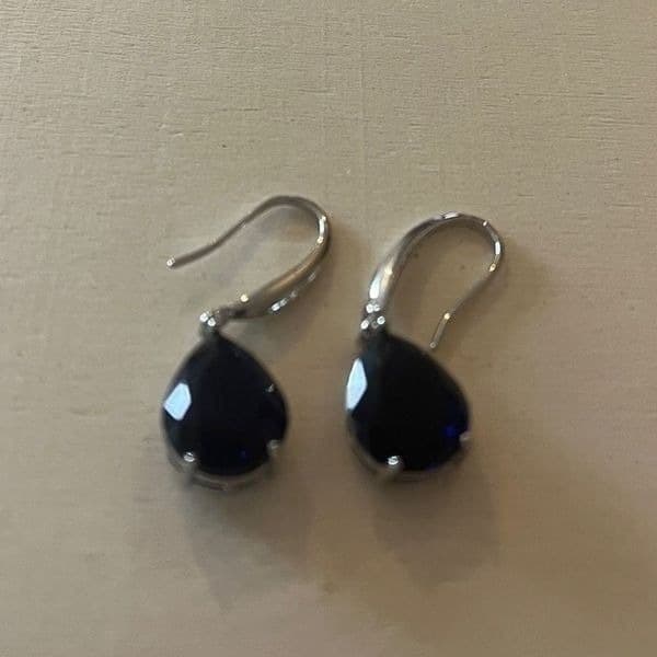 The Simple Sapphire Teardrop Drop Earrings in 925 silver - Thumbnail 6