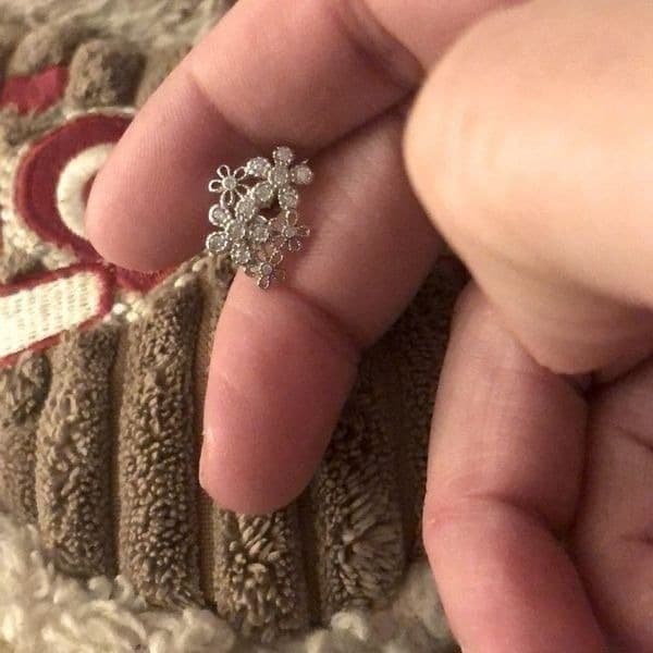 The Cluster Lovely sterling silver & Zircon flower earrings - Thumbnail 5