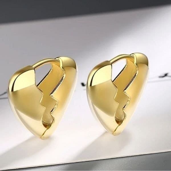 The Heart Chakra huggie earrings in silver - Thumbnail 6