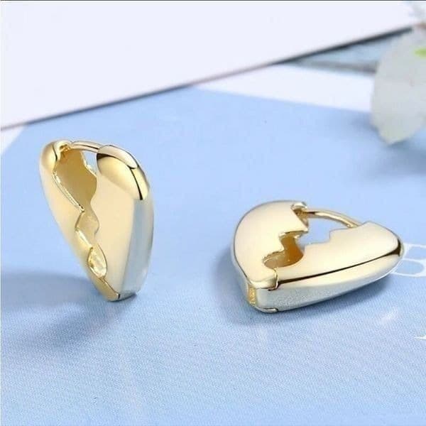 The Heart Chakra huggie earrings in silver - Thumbnail 2