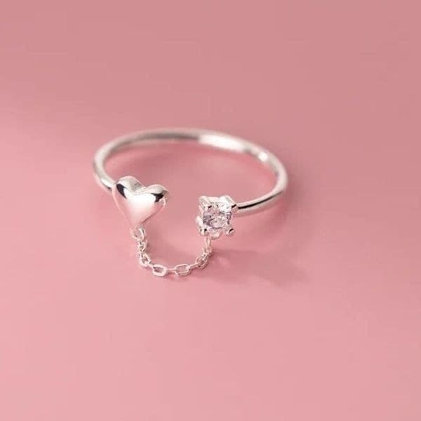 The Dainty Chain Heart ring adjustable 925 silver and moonstone - Image 1