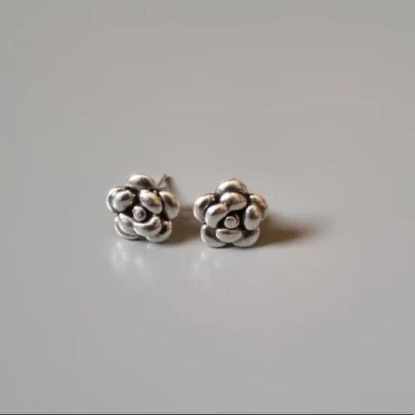 The Blossom Stud Earring in 925 silver - Thumbnail 2