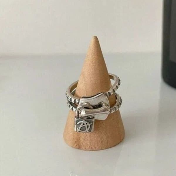 The Zip Me Up Ring with zipper detail in 925 silver - Thumbnail 4