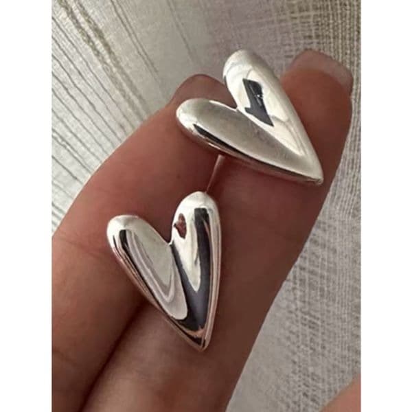 The Oversized Heart Earrings - Thumbnail 2
