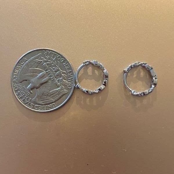 The Mini Chain Hoop dainty 925 silver huggie, hoop earrings. - Thumbnail 5