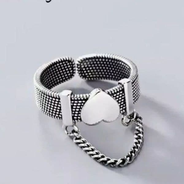 The Unchain My Heart Ring in antiqued Tibetan Silver 925 - Thumbnail 9