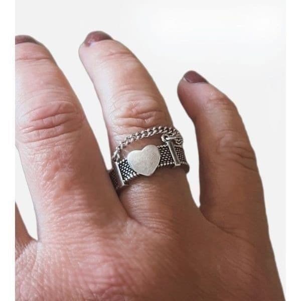 The Unchain My Heart Ring in antiqued Tibetan Silver 925 - Thumbnail 2