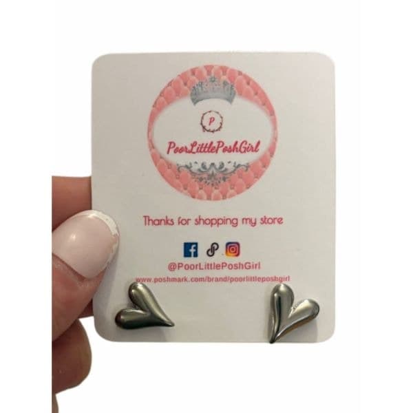 The Oversized Heart Earrings - Thumbnail 5