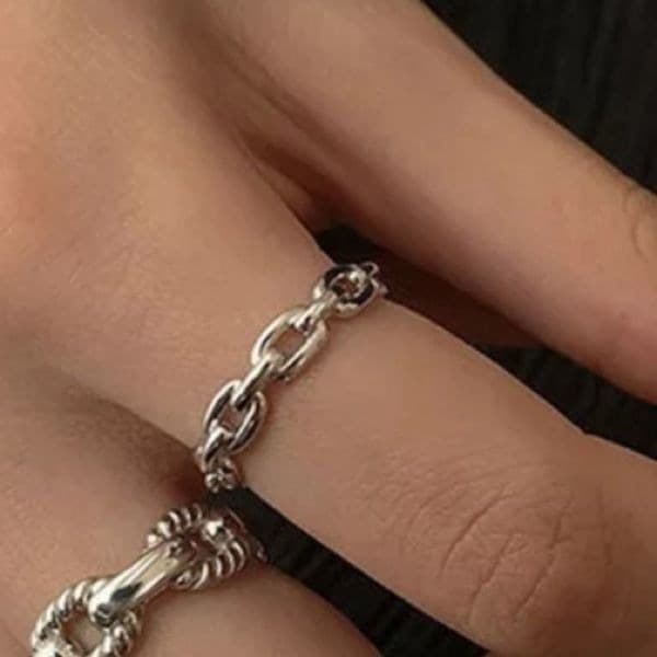 The Dainty Chain link Ring - Thumbnail 3