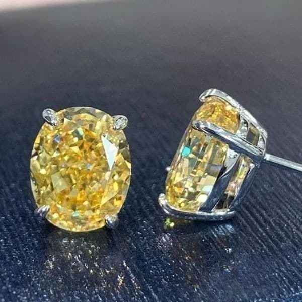 The Timeless Classic stud earrings in 925 and cubic zirconia - Thumbnail 5