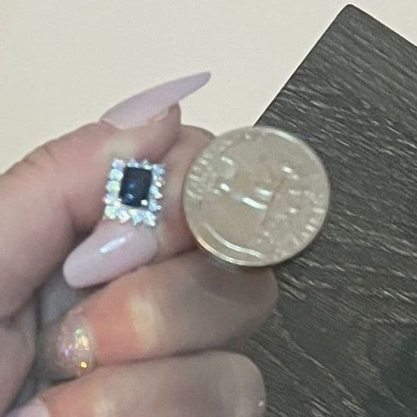 The Royal Blue Elegant stud earrings in 925 silver and cubic zirconia - Thumbnail 4