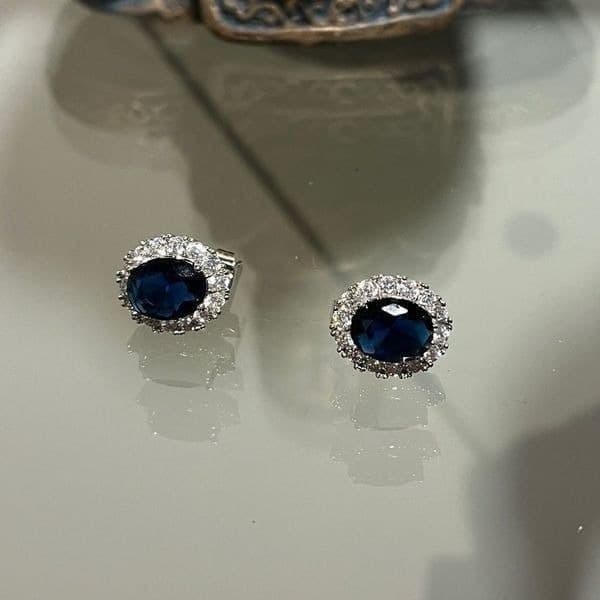 The Spencer Earring’s in white and blue Sapphire - Thumbnail 6