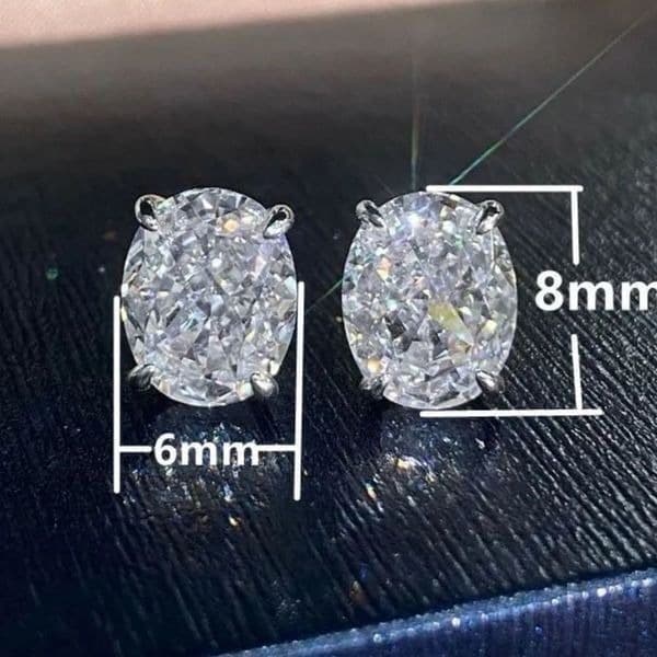 The Timeless Classic stud earrings in 925 and cubic zirconia - Thumbnail 3