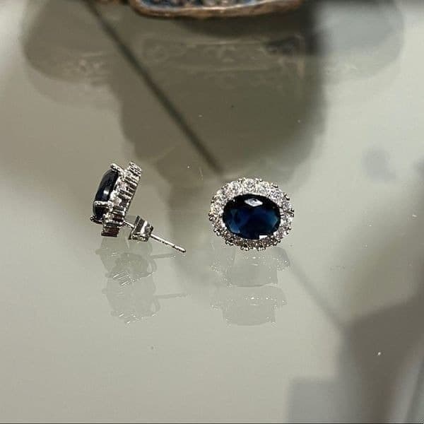 The Spencer Earring’s in white and blue Sapphire - Thumbnail 7