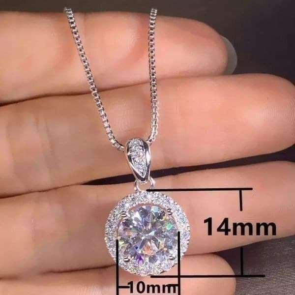 The Discus Pendant Necklace in 925 and cubic zirconia - Thumbnail 2