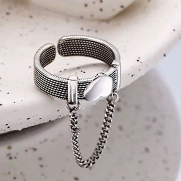 The Unchain My Heart Ring in antiqued Tibetan Silver 925 - Thumbnail 5