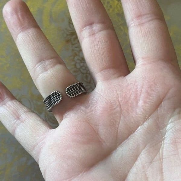 The Unchain My Heart Ring in antiqued Tibetan Silver 925 - Thumbnail 12