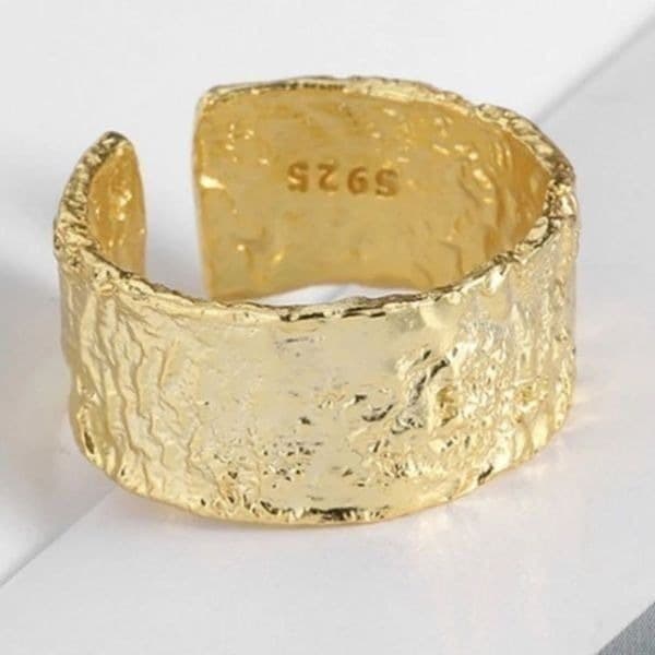 The Texture Band Ring in gold - Thumbnail 6