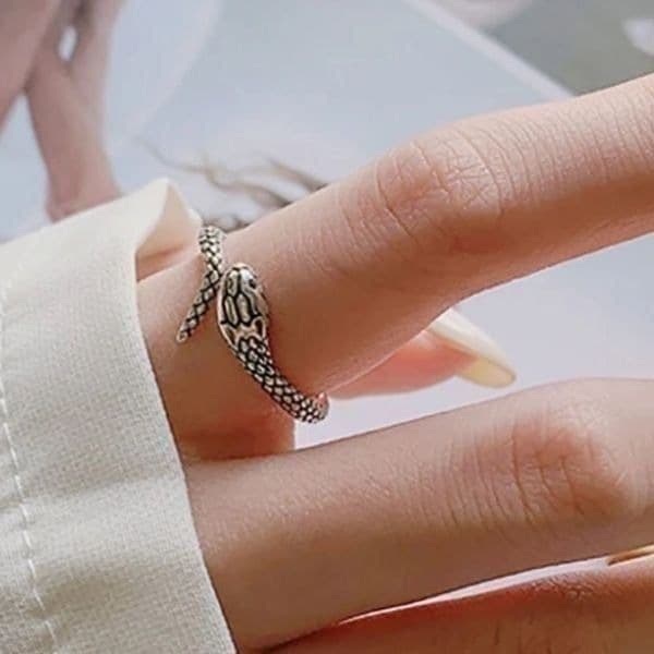 The Dainty Serpent Ring in antiqued 925 silver. - Thumbnail 2