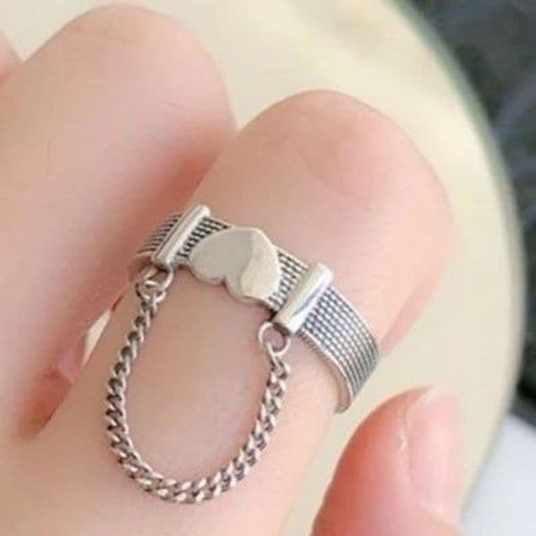 The Unchain My Heart Ring in antiqued Tibetan Silver 925 - Thumbnail 3