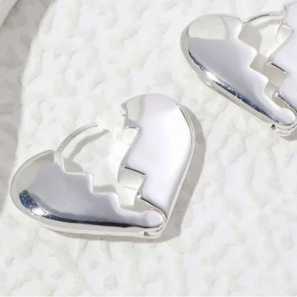 The Heart Chakra huggie earrings in 925 silver - Thumbnail 5