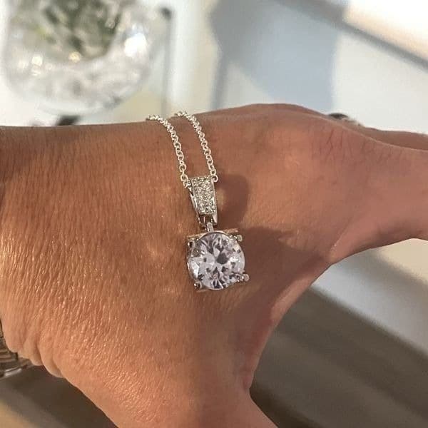 The Solitaire Stunner Pendant Necklace in 925 silver - Thumbnail 6