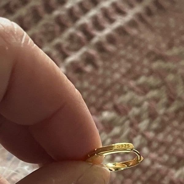 The Mini Abstract Gold Hoop earring in 925 silver - Thumbnail 5