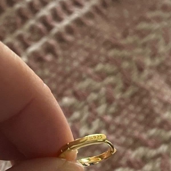 The Mini Abstract Gold Hoop earring in 925 silver - Thumbnail 6