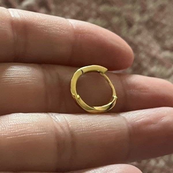 The Mini Abstract Gold Hoop earring in 925 silver - Thumbnail 8