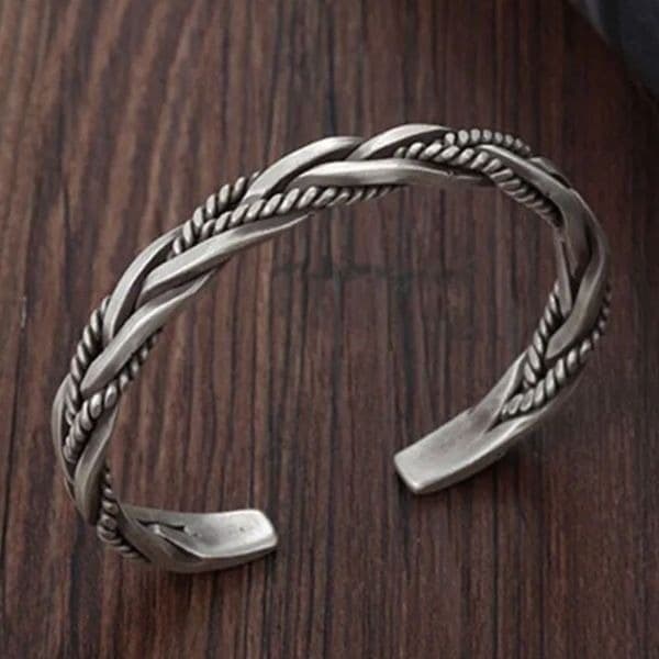 The Santa Fe Open Bangle bracelet in antiqued 925 silver. Unisex - Thumbnail 7