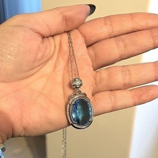The Cassandra 925 necklace with blue cubic zirconia pendant - Thumbnail 5