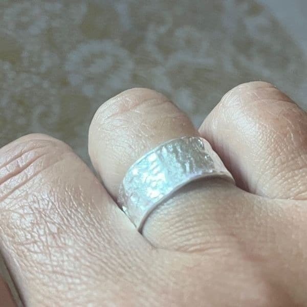 The Texture Band Ring in silver - Thumbnail 7