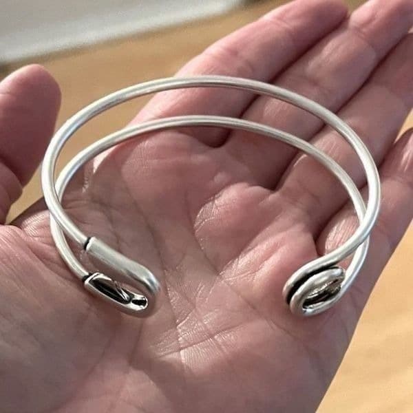 The Jumbo Safety Pin Bangle in 925 silver - Thumbnail 8