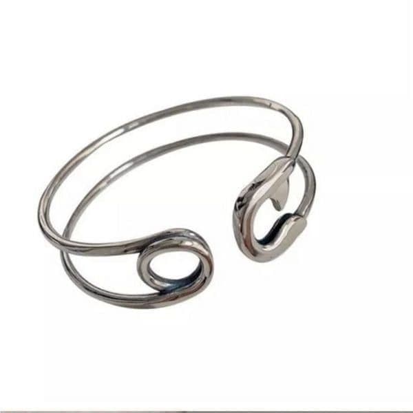 The Jumbo Safety Pin Bangle in 925 silver - Thumbnail 3