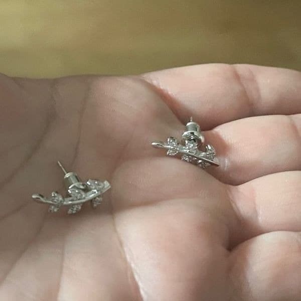 The Mini Leaf dainty stud earrings in cubic zirconia and 925 - Thumbnail 7