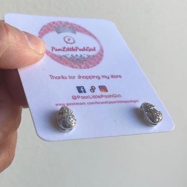 The Tiny Teardrop Stud earrings in 925 and brilliant cubic zirconia - Thumbnail 8