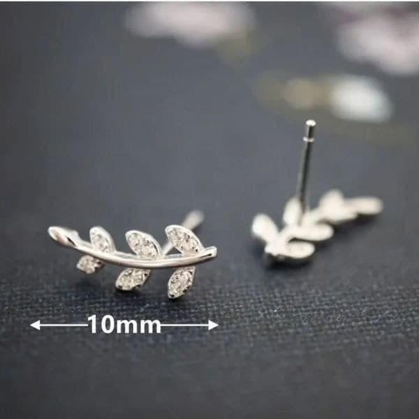 The Mini Leaf dainty stud earrings in cubic zirconia and 925 - Thumbnail 3