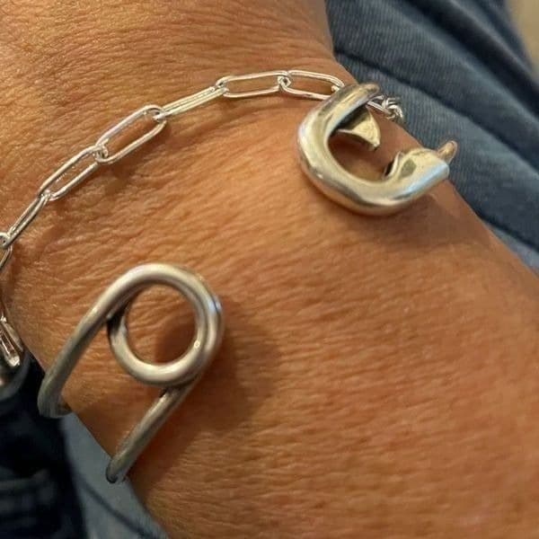 The Jumbo Safety Pin Bangle in 925 silver - Thumbnail 7