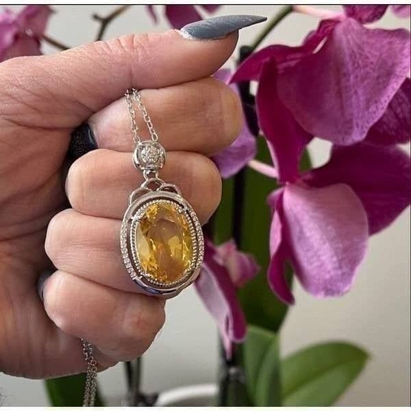 The Cassandra 925 necklace with yellow cubic zirconia pendant - Thumbnail 4
