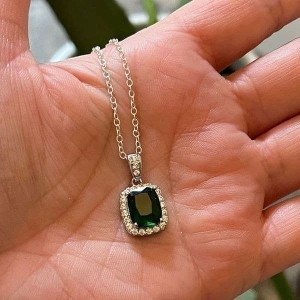The Emerald Stunner Pendant Necklace in 925 silver - Thumbnail 3