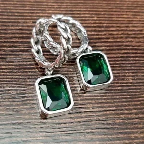 The Emerald Edge Earrings in 925 & cubic zirconia - Thumbnail 2