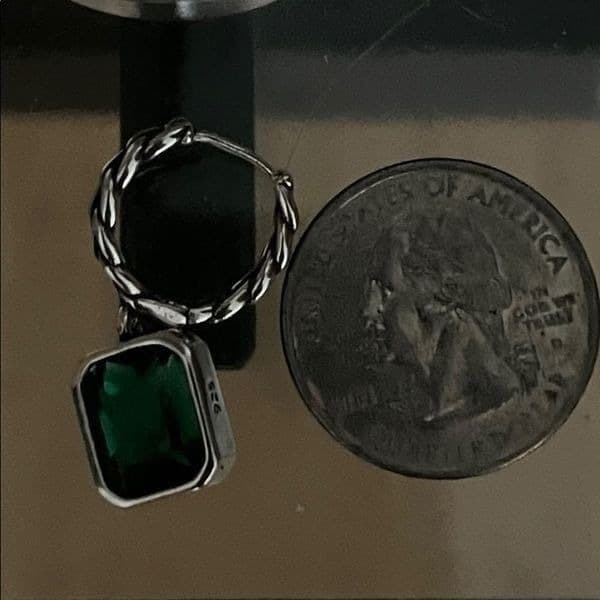 The Emerald Edge Earrings in 925 & cubic zirconia - Thumbnail 5